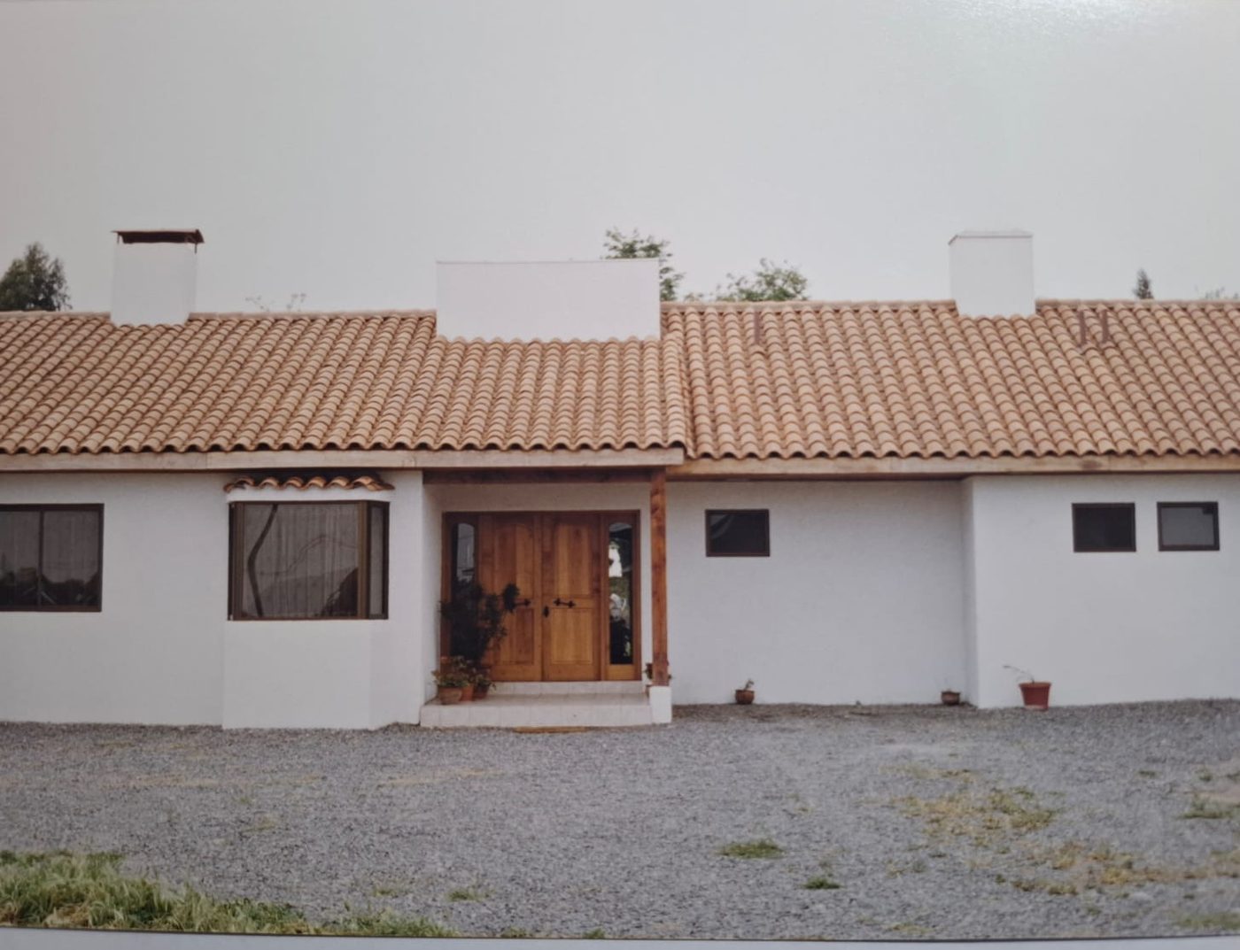 Casa de campo de un piso con teja colonial