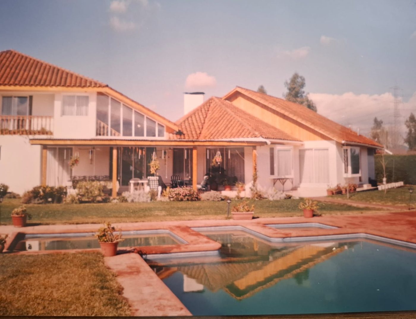 Vivienda de un piso con piscina y jardín