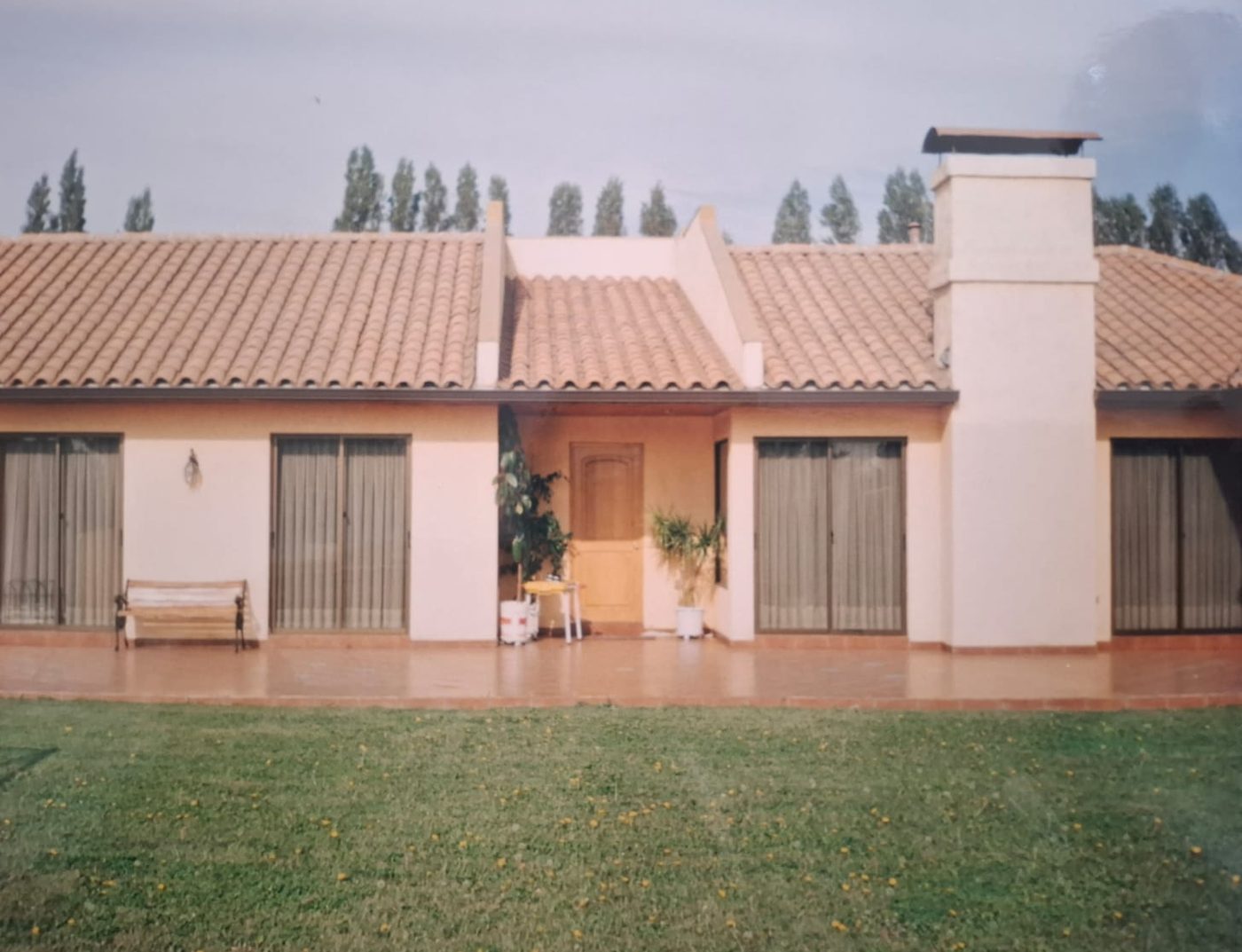 Casa con piscina y terraza